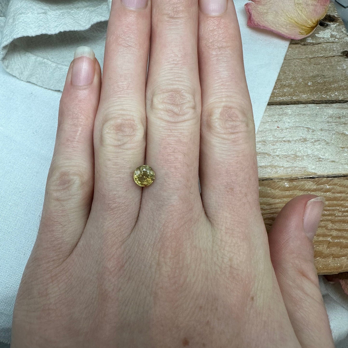 1.39 Carat Yellow Sapphire 6mm Round