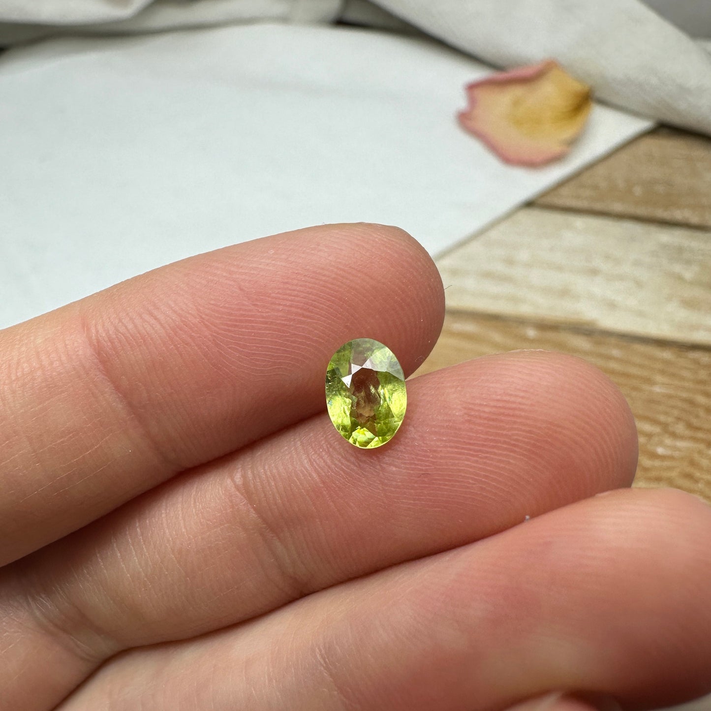 0.93 Yellow Green Sphene with Rainbow Flashes 7.3x5.3mm Oval Cut, Faceted Loose Titanite