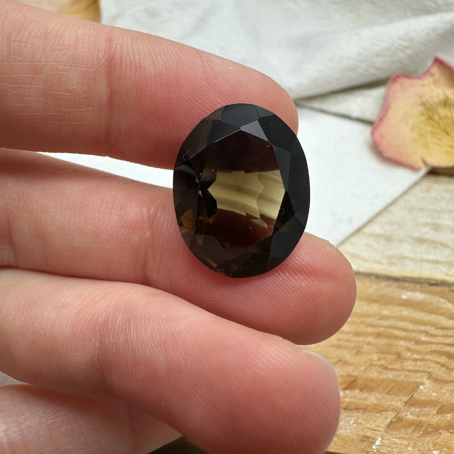 14.25 carat Natural Smoky Quartz, 19.3x15mm Oval Cut Loose Stone Gemstone Brown Gem