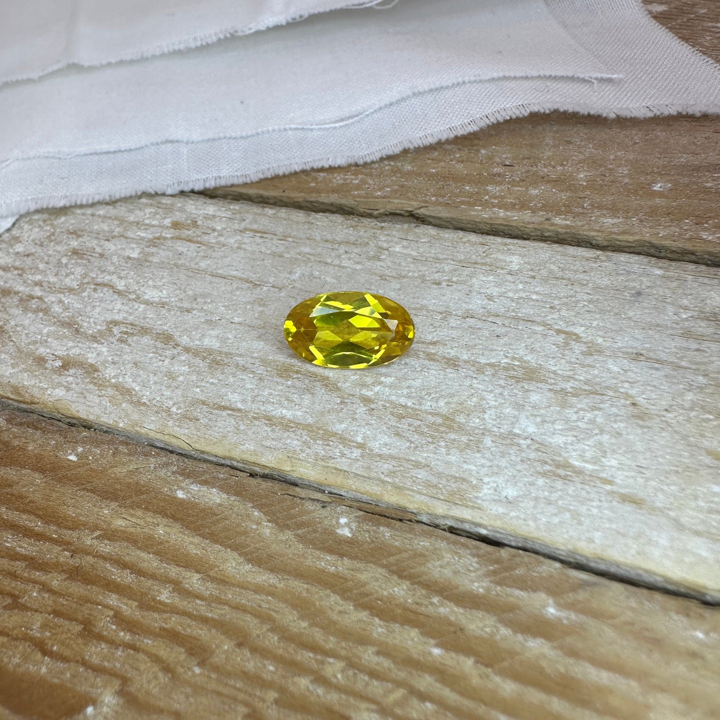 Yellow Lab Sapphire 4.69 Carat 13.5x8.1mm Oval Cut, Unmounted Faceted Loose Gemstones Synthetic Corundum