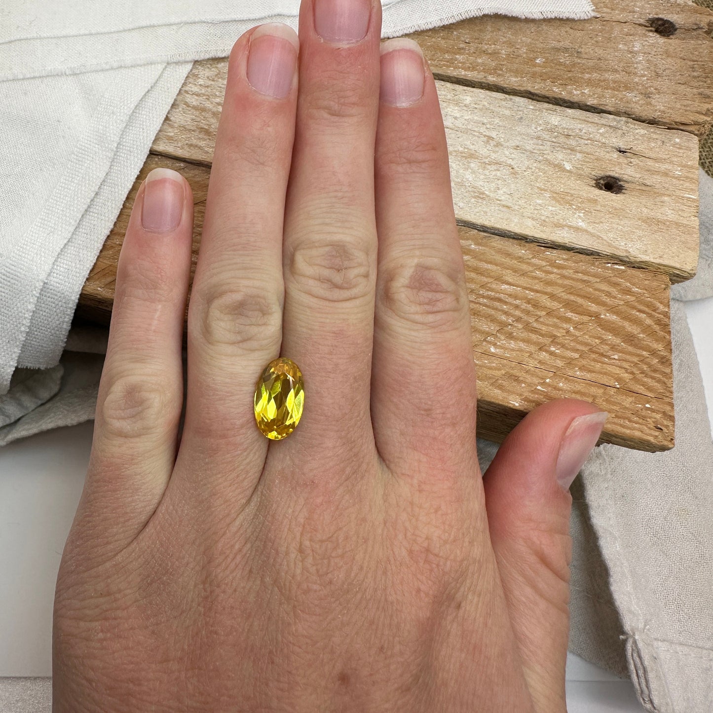Yellow Lab Sapphire 4.69 Carat 13.5x8.1mm Oval Cut, Unmounted Faceted Loose Gemstones Synthetic Corundum