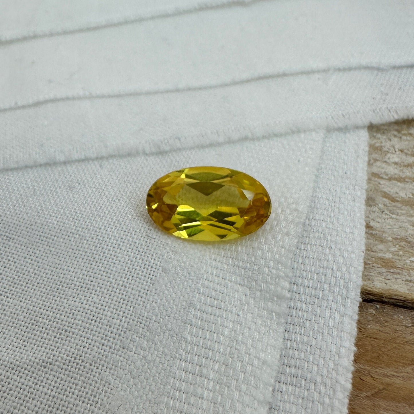 Yellow Lab Sapphire 4.69 Carat 13.5x8.1mm Oval Cut, Unmounted Faceted Loose Gemstones Synthetic Corundum