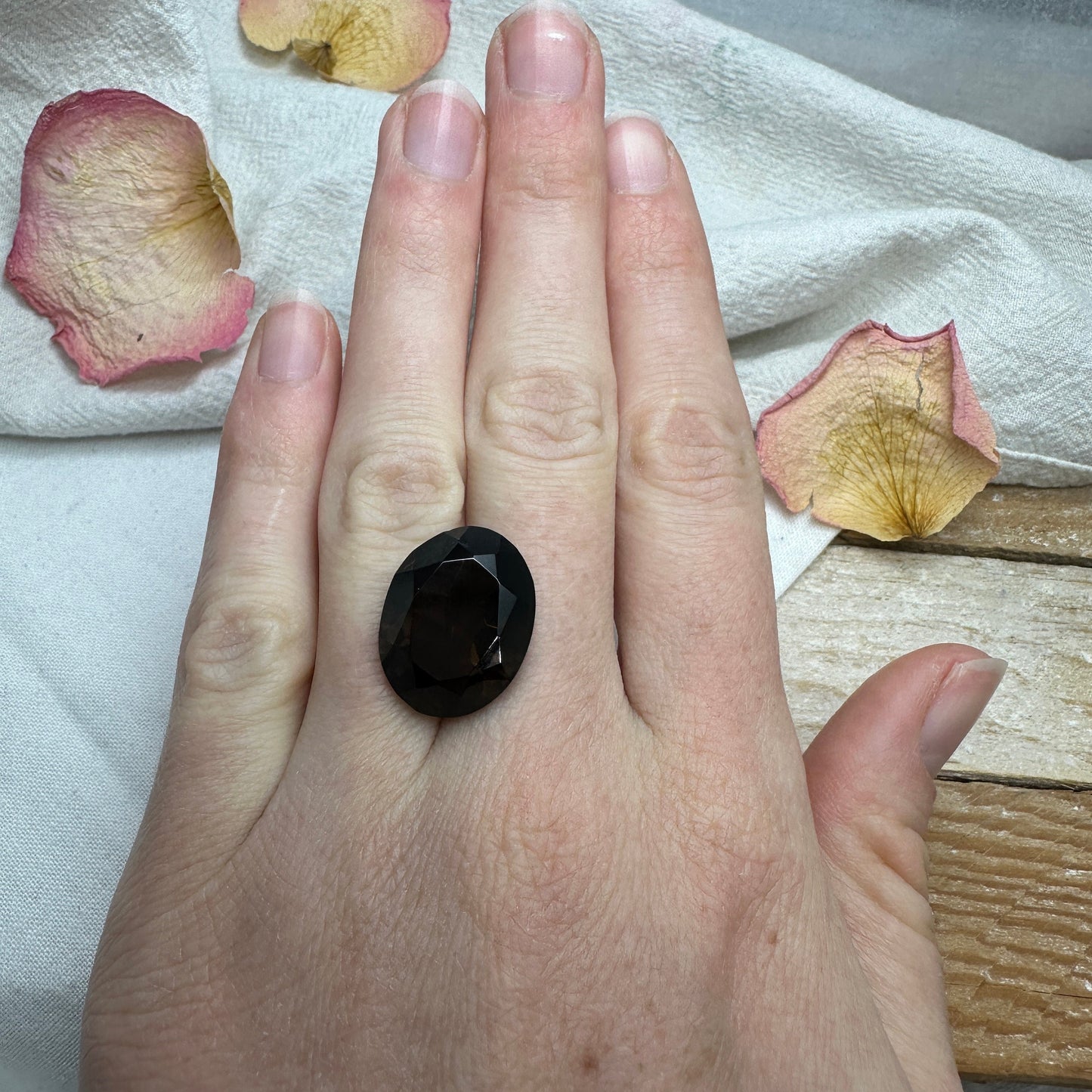 14.25 carat Natural Smoky Quartz, 19.3x15mm Oval Cut Loose Stone Gemstone Brown Gem