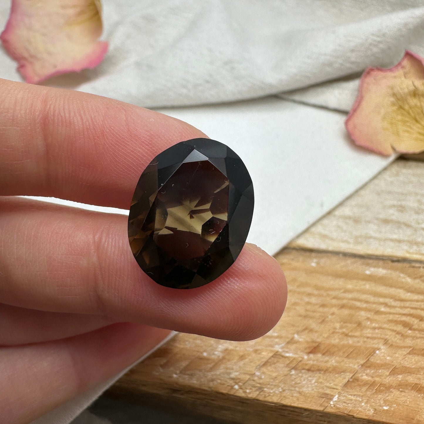14.25 carat Natural Smoky Quartz, 19.3x15mm Oval Cut Loose Stone Gemstone Brown Gem