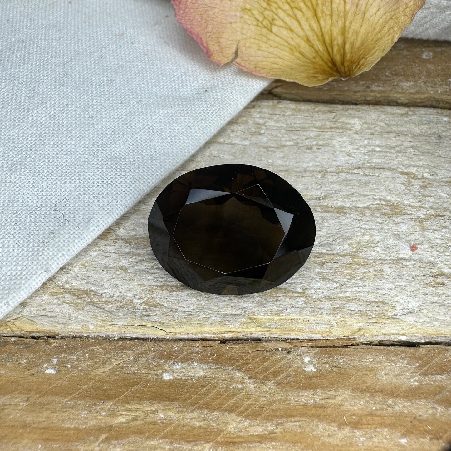 14.25 carat Natural Smoky Quartz, 19.3x15mm Oval Cut Loose Stone Gemstone Brown Gem