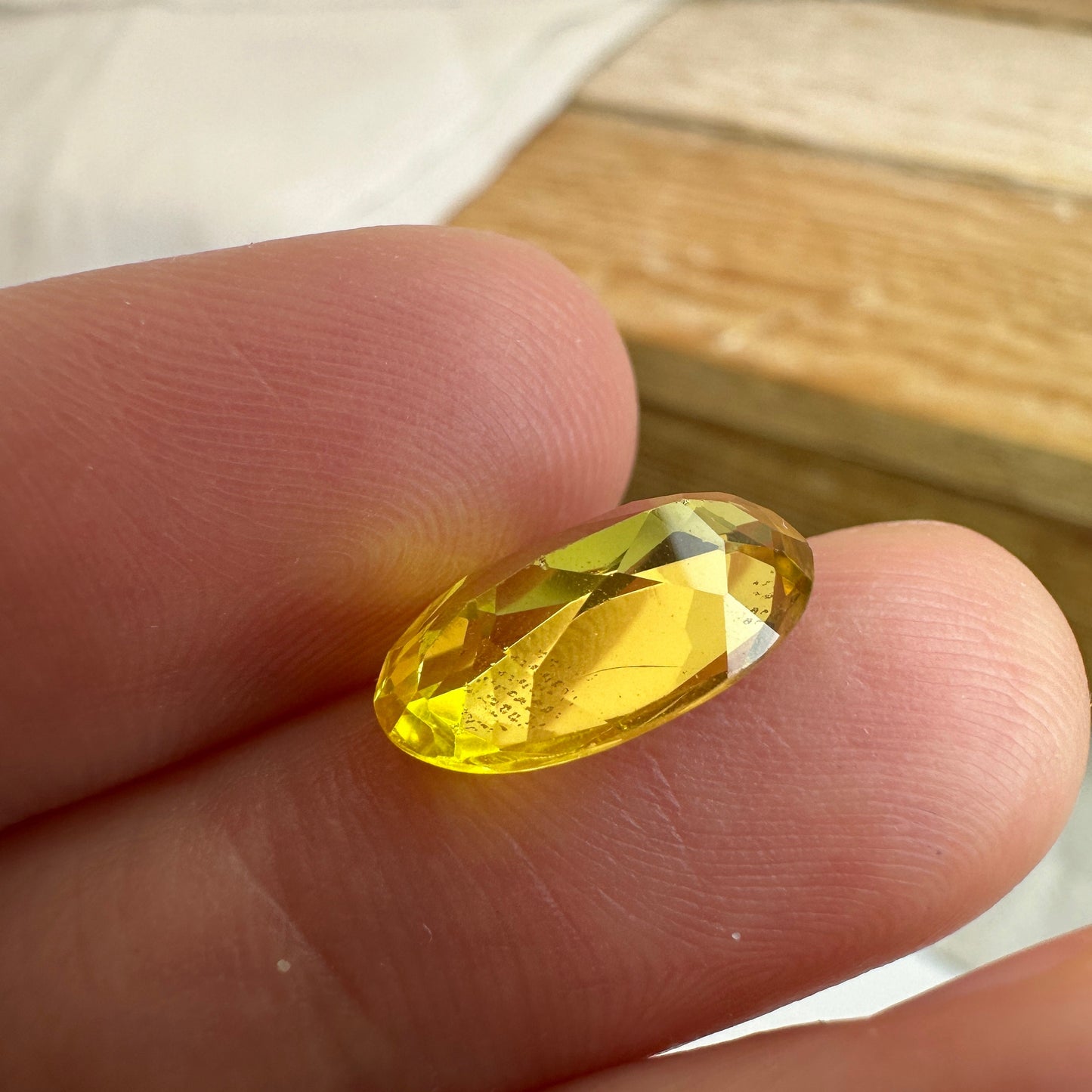 Yellow Lab Sapphire 4.69 Carat 13.5x8.1mm Oval Cut, Unmounted Faceted Loose Gemstones Synthetic Corundum