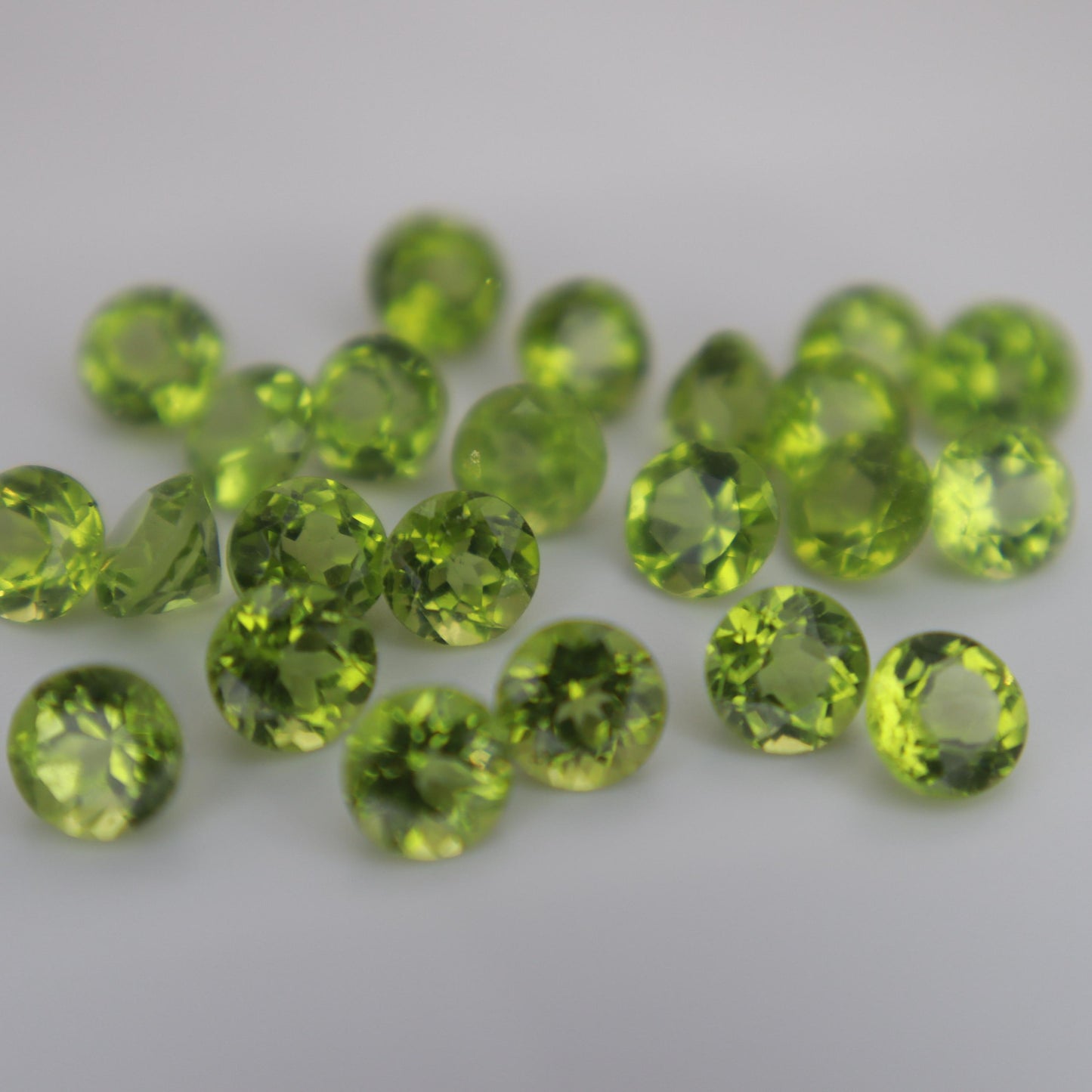 ONE- 5mm Round Peridot, Faceted Loose Unmounted Natural Green Peridot