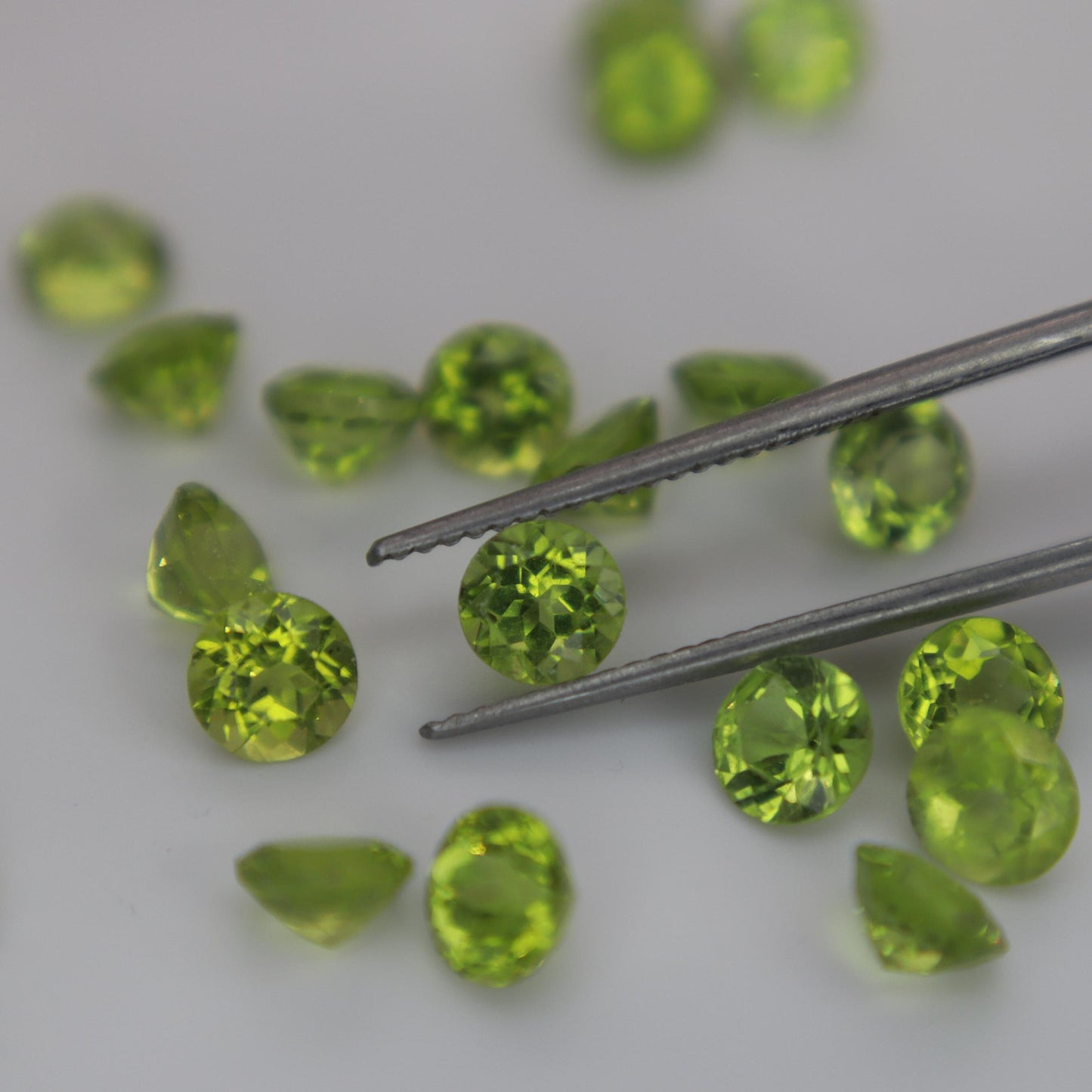 ONE- 5mm Round Peridot, Faceted Loose Unmounted Natural Green Peridot