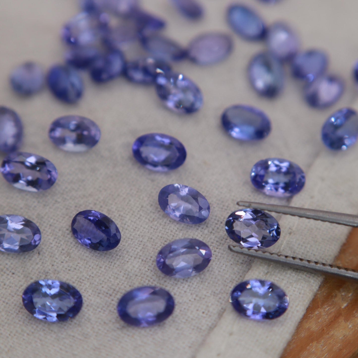 One 6x4mm Tanzanite Oval Cut, Faceted Loose Violet Gemstone, Natural Tanzanite, Zoisite