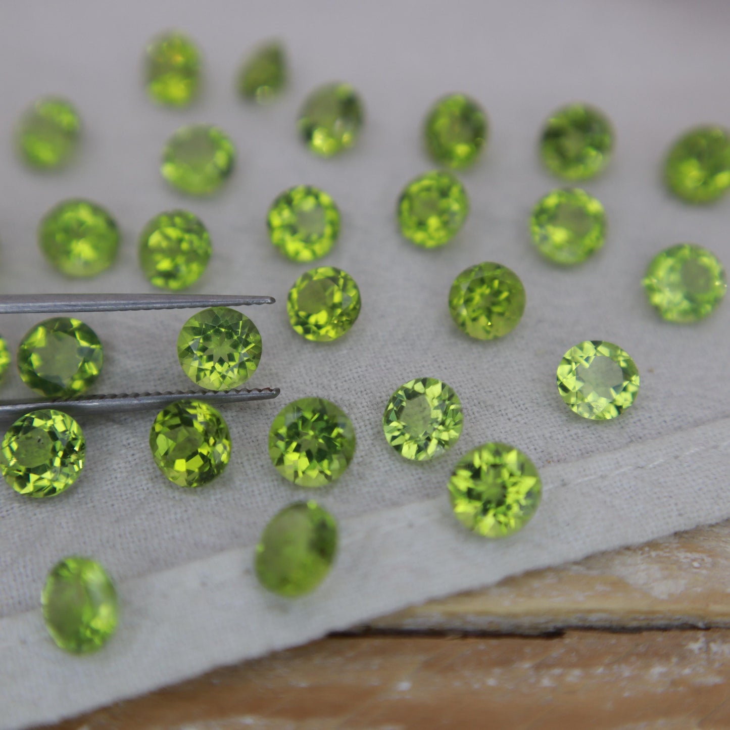 One 6mm Round Peridot, Faceted Loose Green Peridot