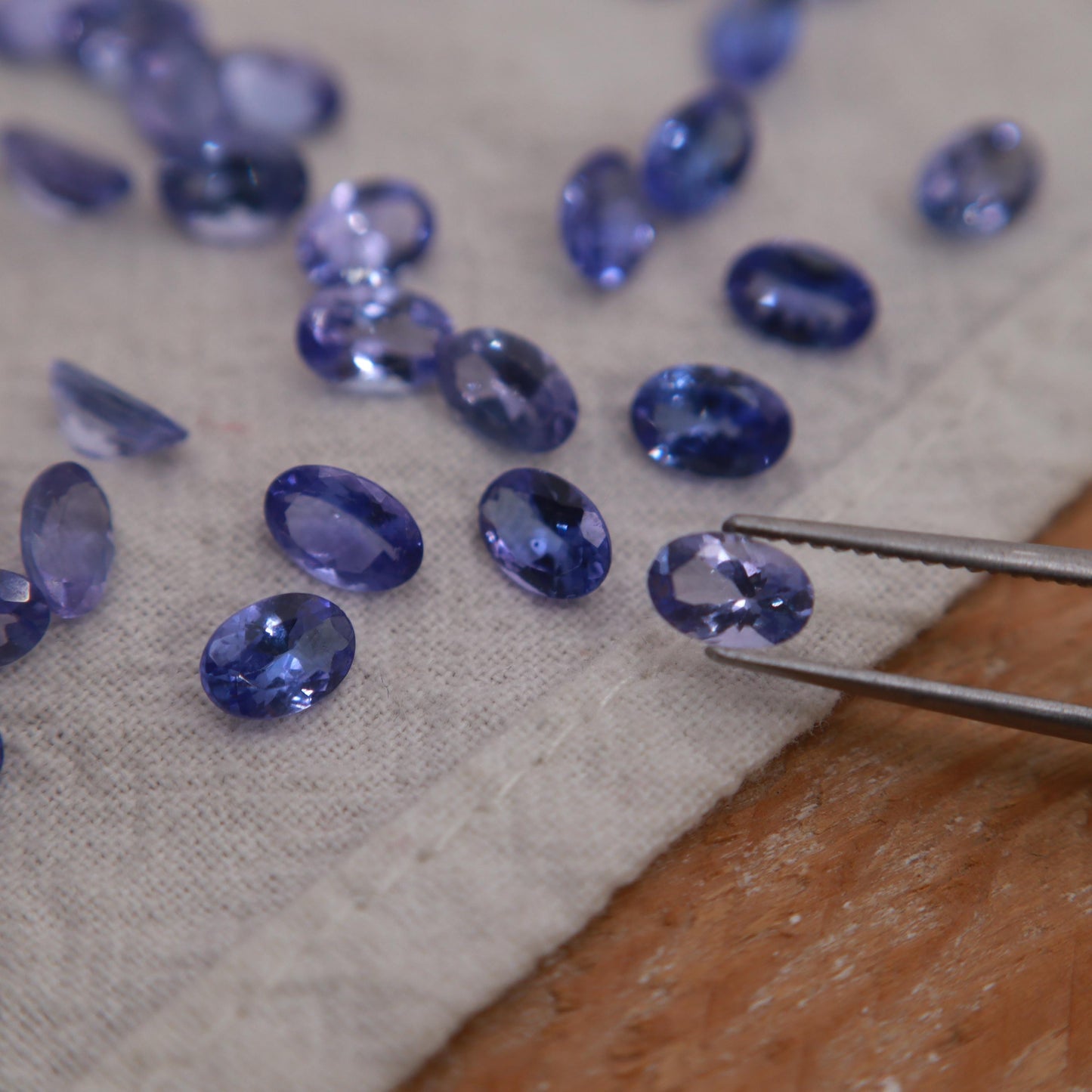One 6x4mm Tanzanite Oval Cut, Faceted Loose Violet Gemstone, Natural Tanzanite, Zoisite