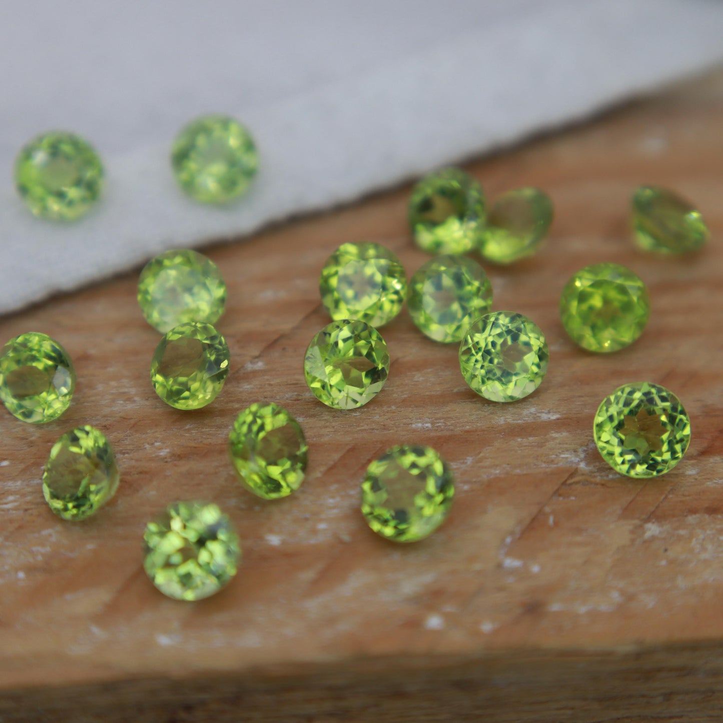 One 4.5mm Round Peridot, Faceted Loose Green Peridot