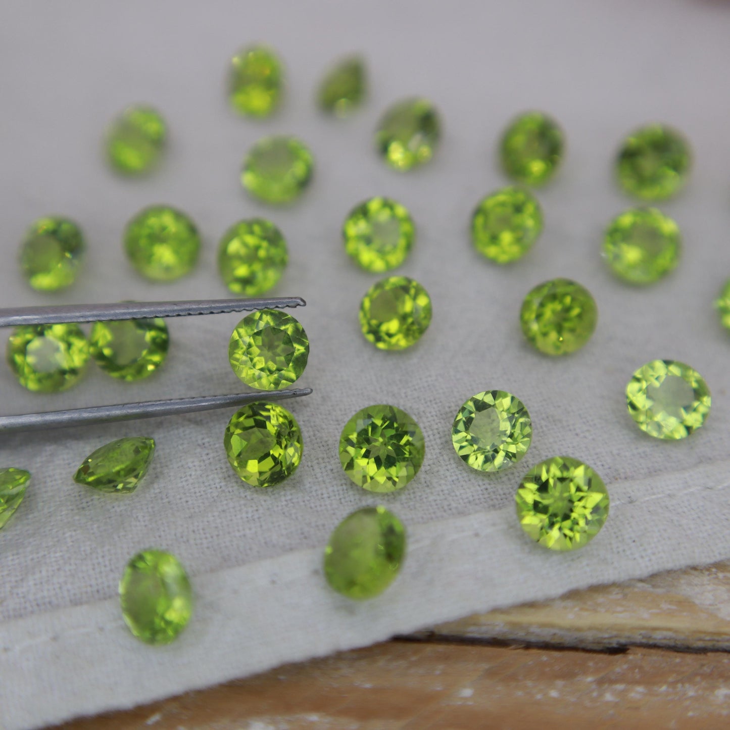 One 6mm Round Peridot, Faceted Loose Green Peridot