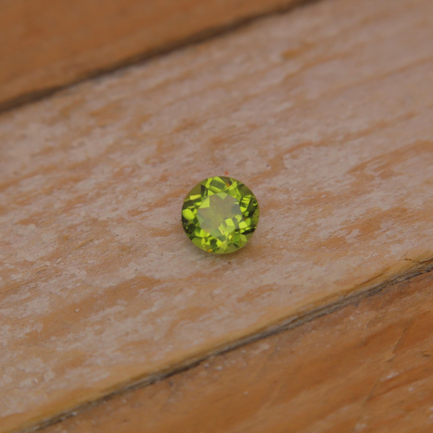 1.6 Carat Peridot 7.15mm Round Cut, Yellow Green, Faceted Loose Natural Gemstone