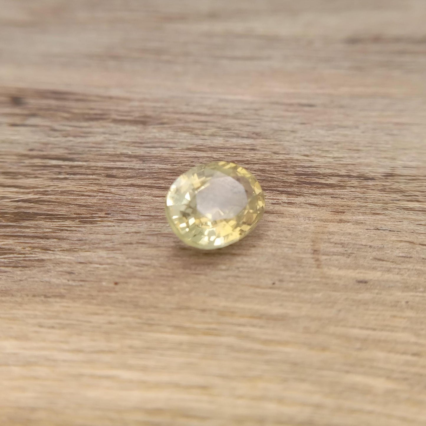 Yellow Green Sapphire 2.14 carat 8.4x6.5mm Oval Cut, Heated