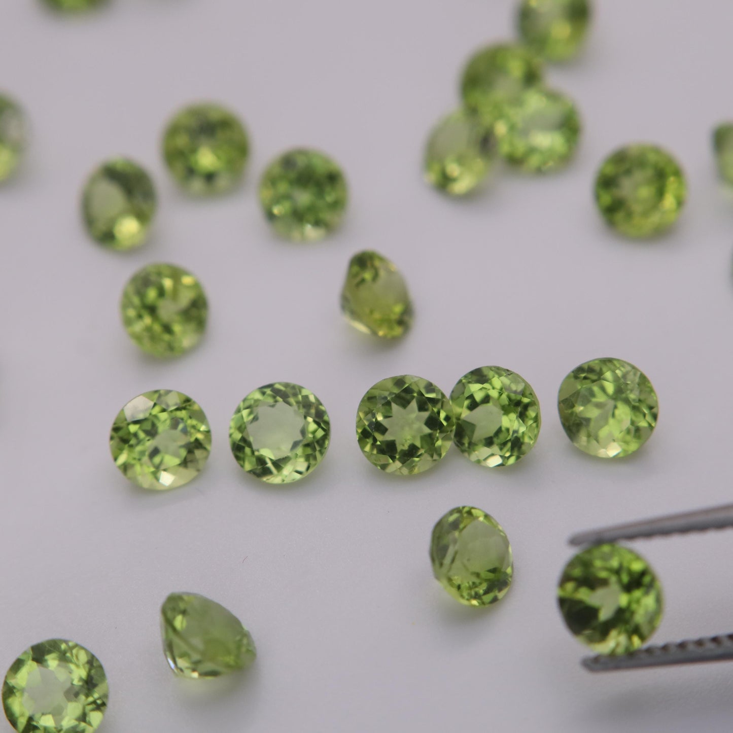 ONE- 5mm Round Peridot, Faceted Loose Unmounted Natural Green Peridot
