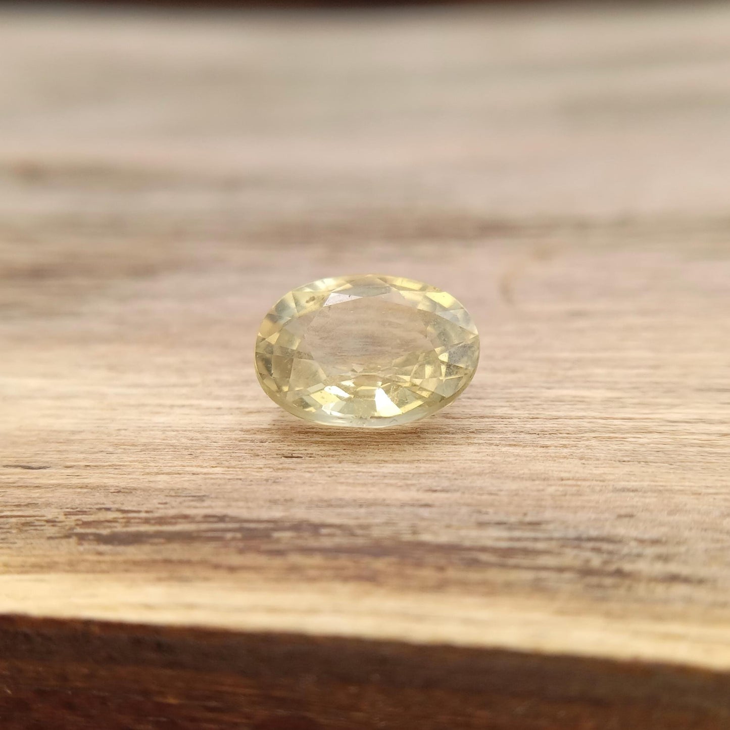 Yellow Green Sapphire 2.14 carat 8.4x6.5mm Oval Cut, Heated