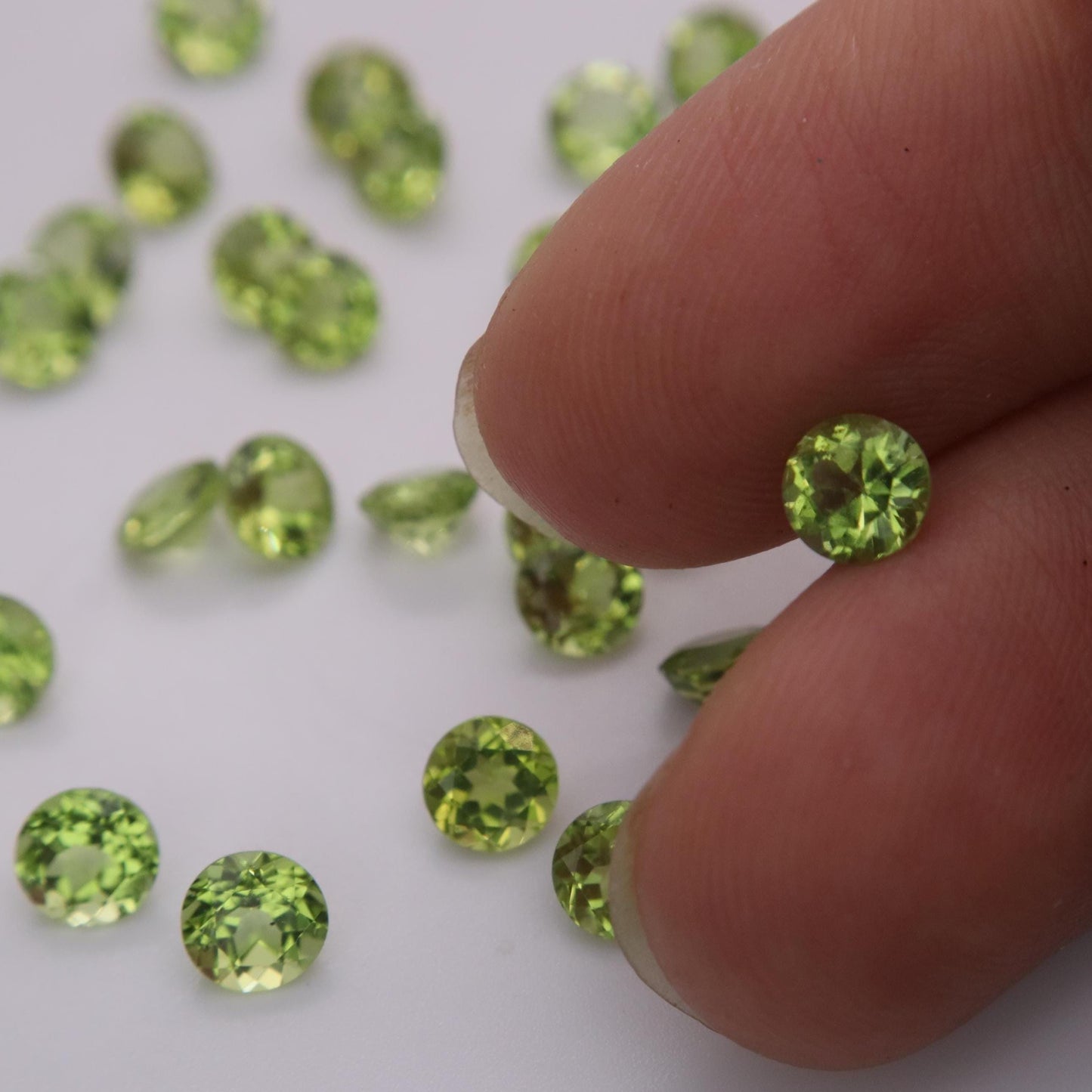 ONE- 5mm Round Peridot, Faceted Loose Unmounted Natural Green Peridot