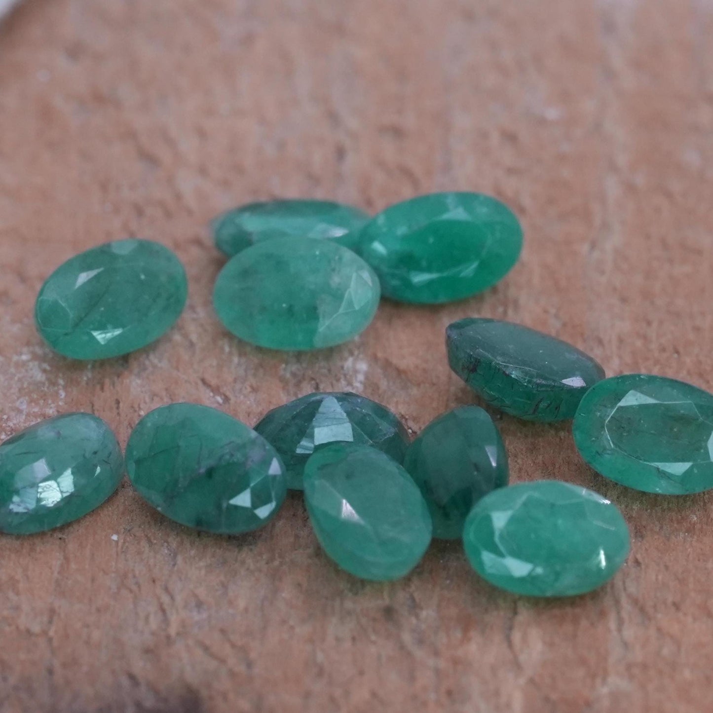 ONE- 6x4mm Cloudy Emerald Oval Cut