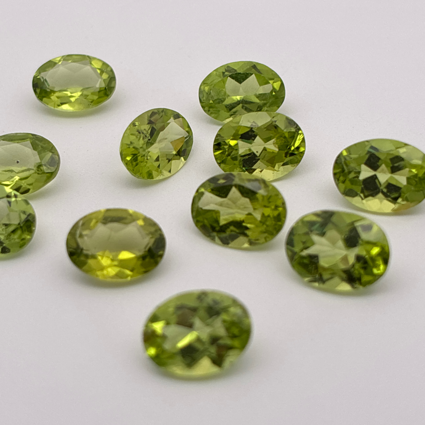 ONE 8x6mm Green Peridot Oval Cut, Faceted Loose Gemstone