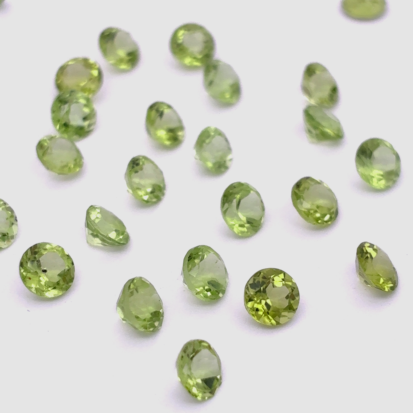 ONE 4mm Peridot Round Cut, Faceted Loose Green Gemstone