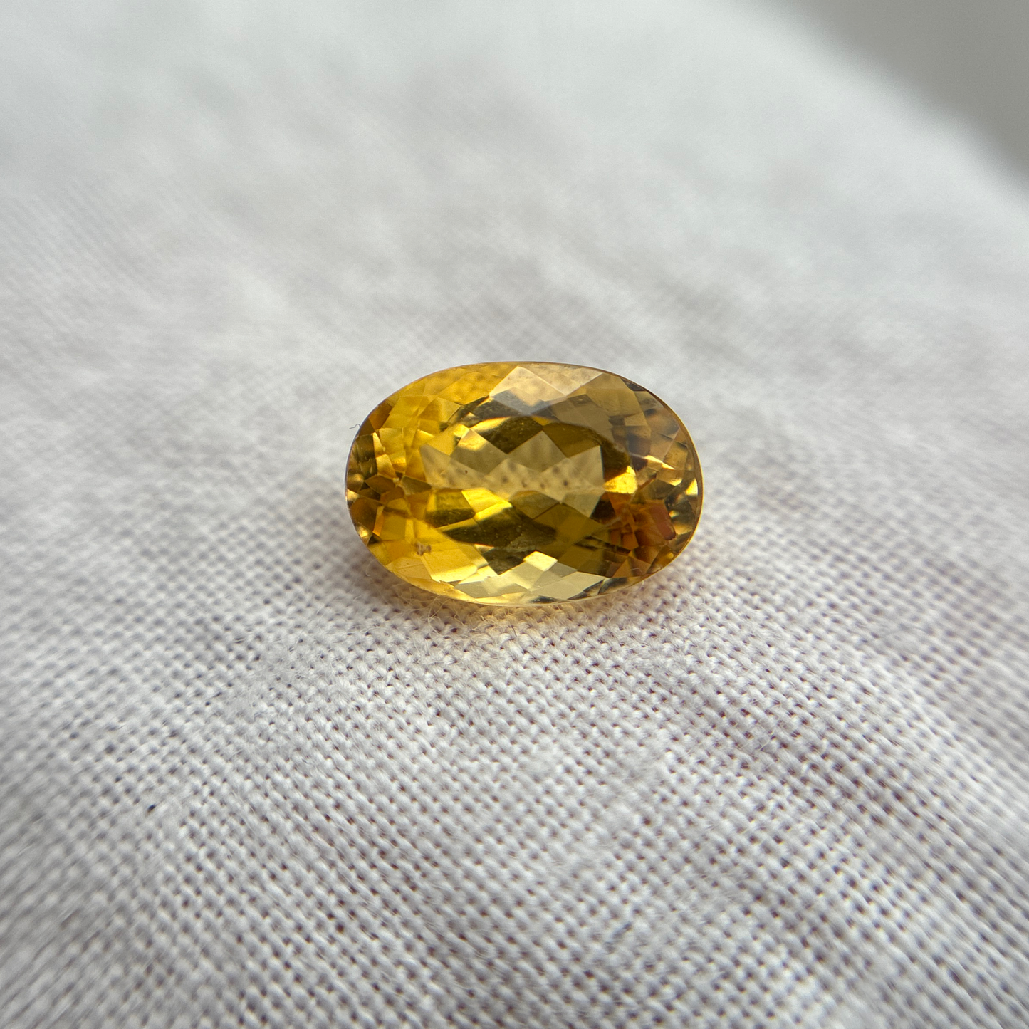 1.7 carat Imperial Topaz 8.4x5.8mm Oval Cut, Golden Yellow Topaz