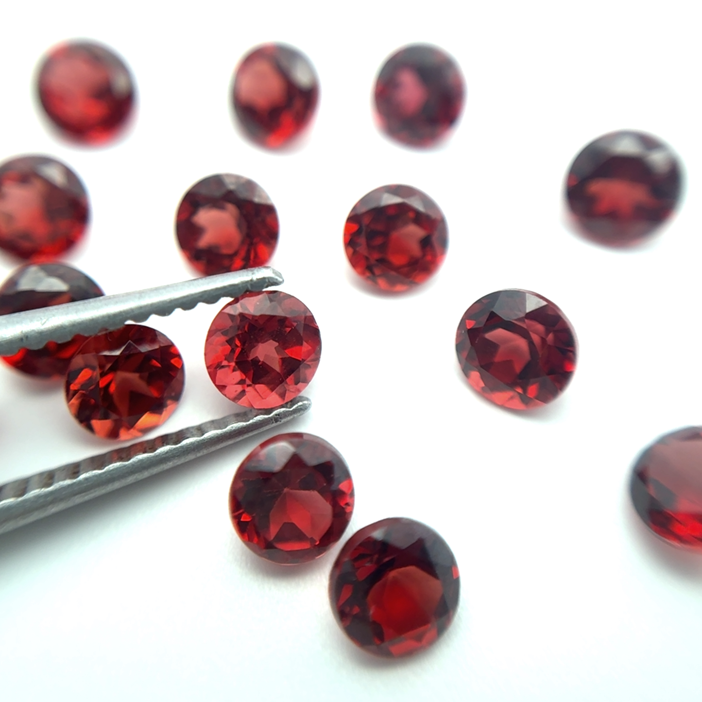 ONE 4mm Red Garnet Round Cut