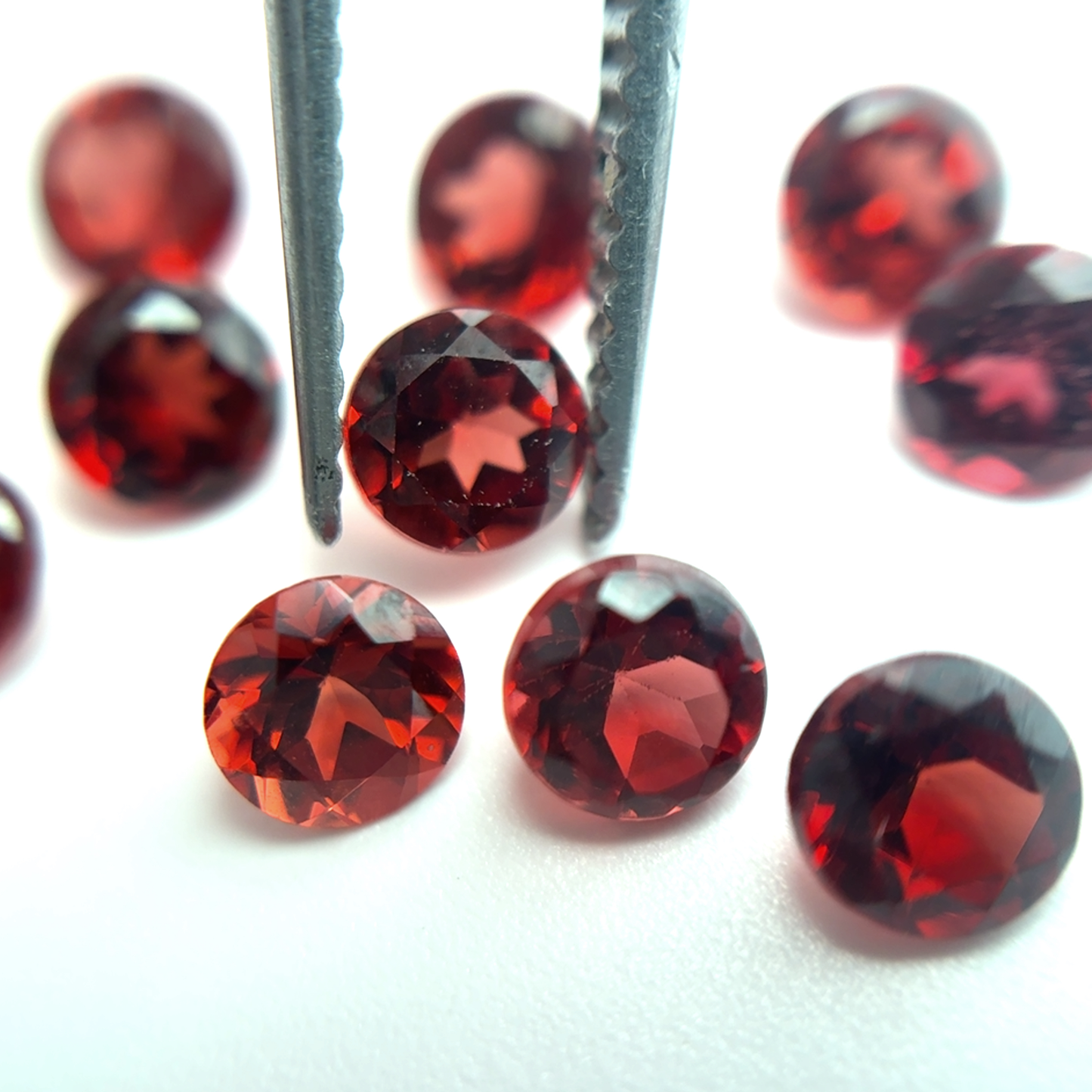 ONE 4mm Red Garnet Round Cut