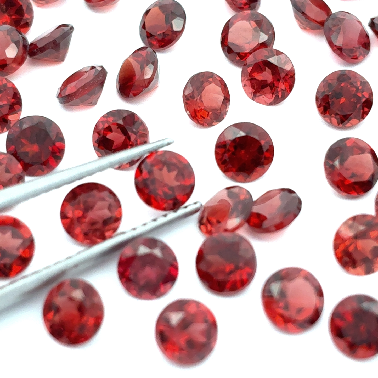 ONE 4mm Red Garnet Round Cut