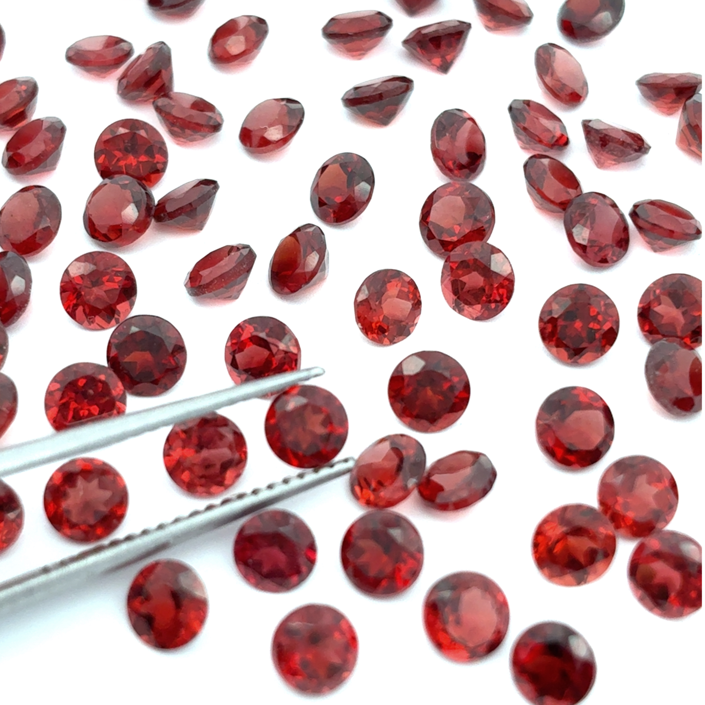 ONE 4mm Red Garnet Round Cut