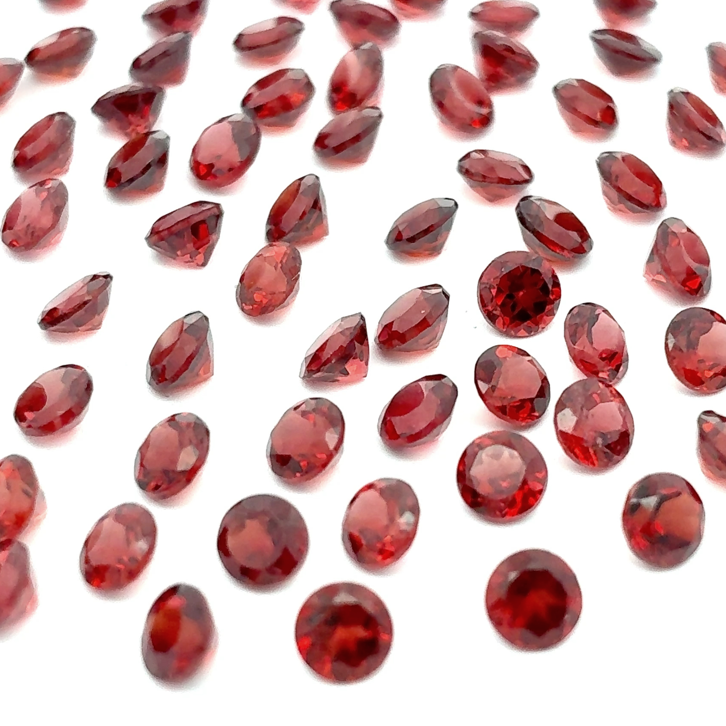 ONE 4mm Red Garnet Round Cut