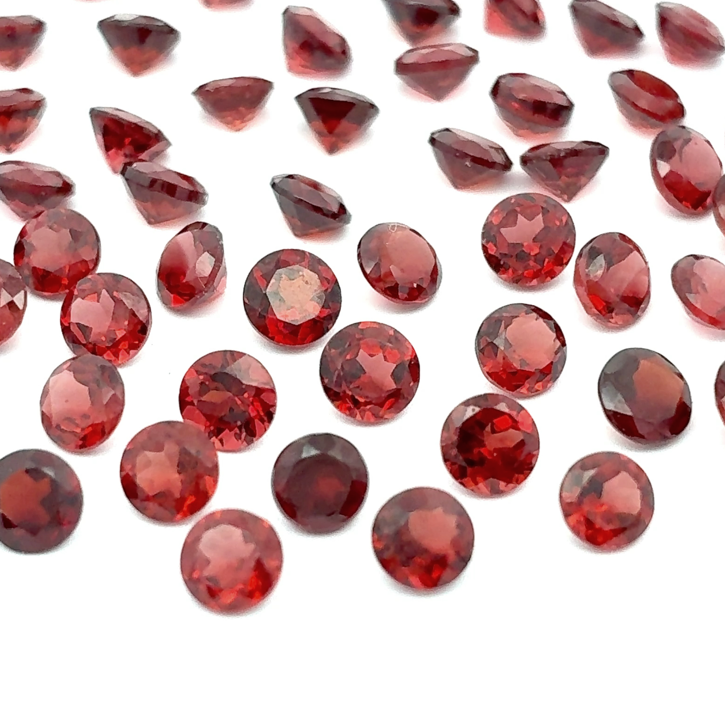 ONE 4mm Red Garnet Round Cut