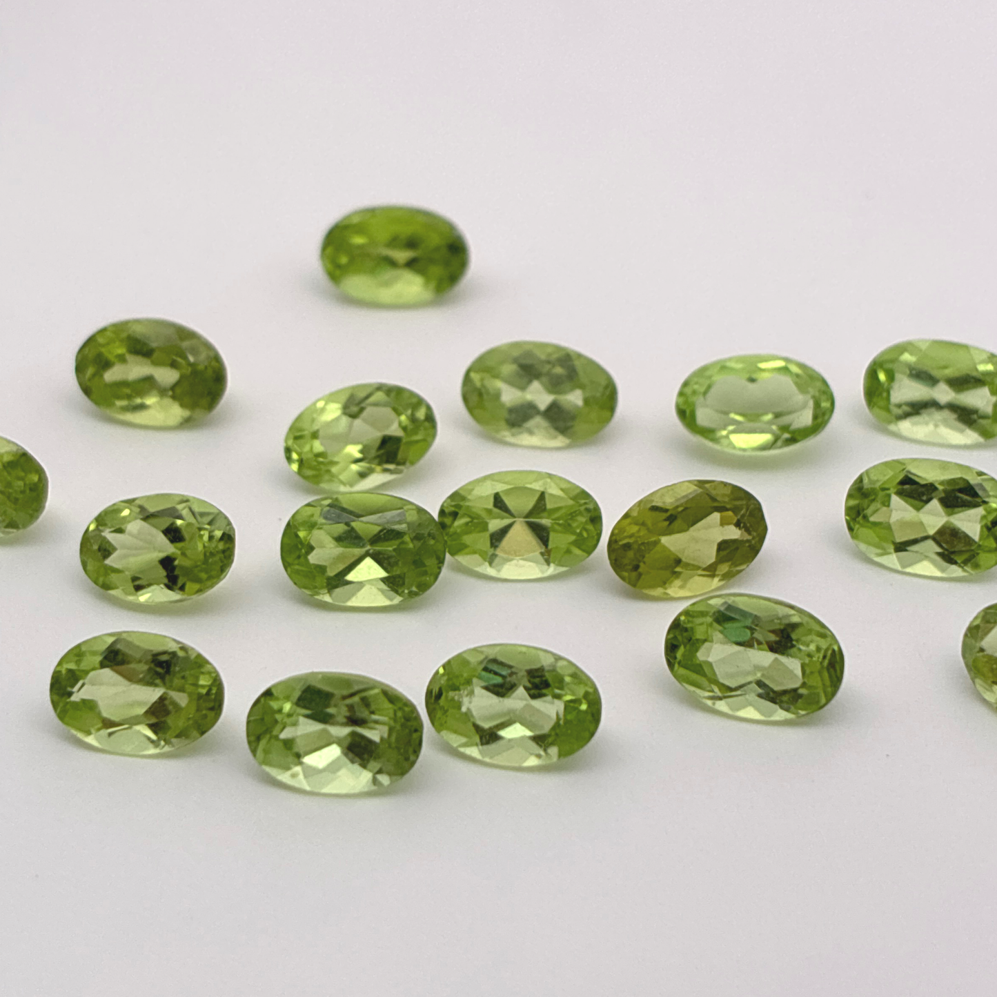 ONE 6x4mm Green Peridot Oval Cut