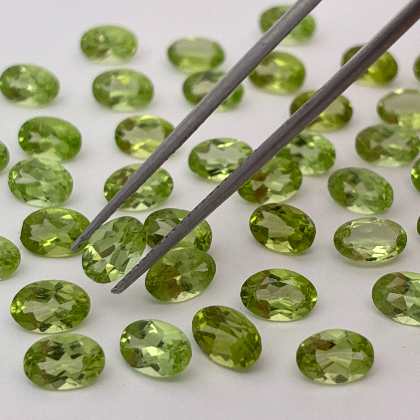ONE 6x4mm Green Peridot Oval Cut