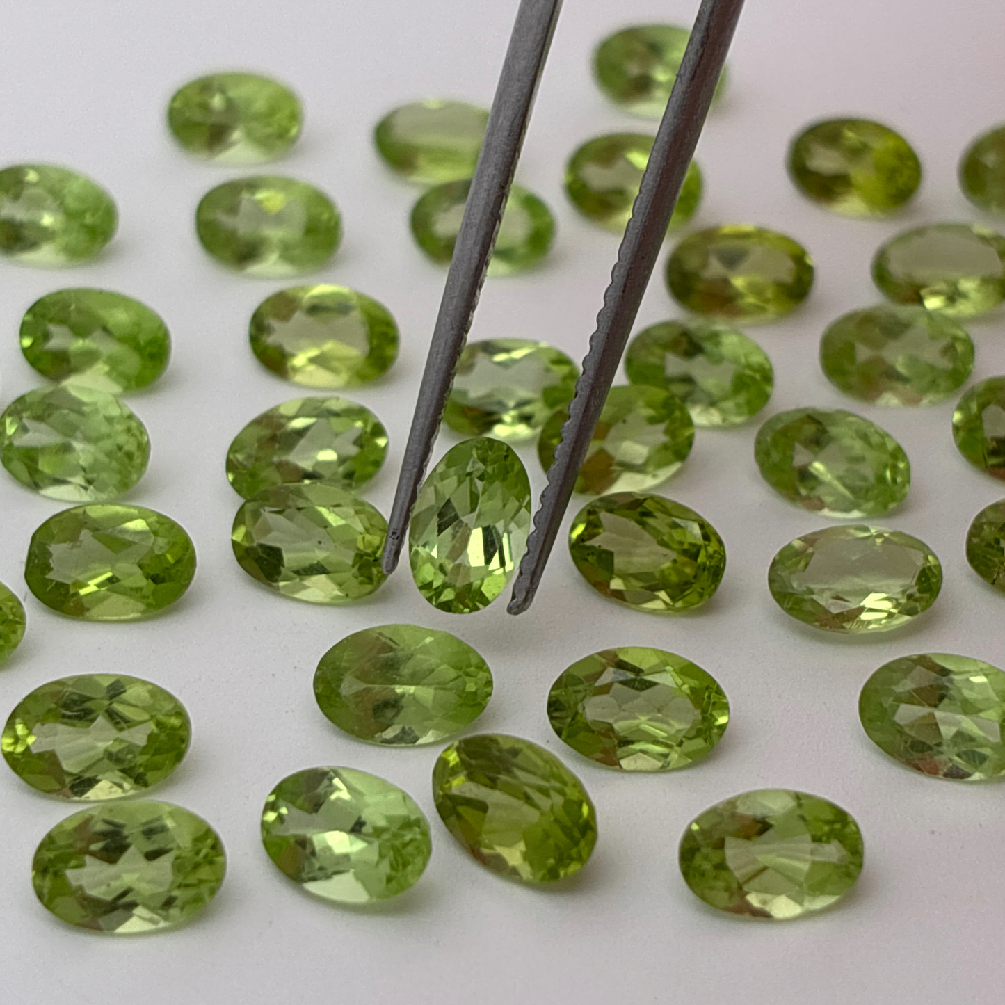 ONE 6x4mm Green Peridot Oval Cut