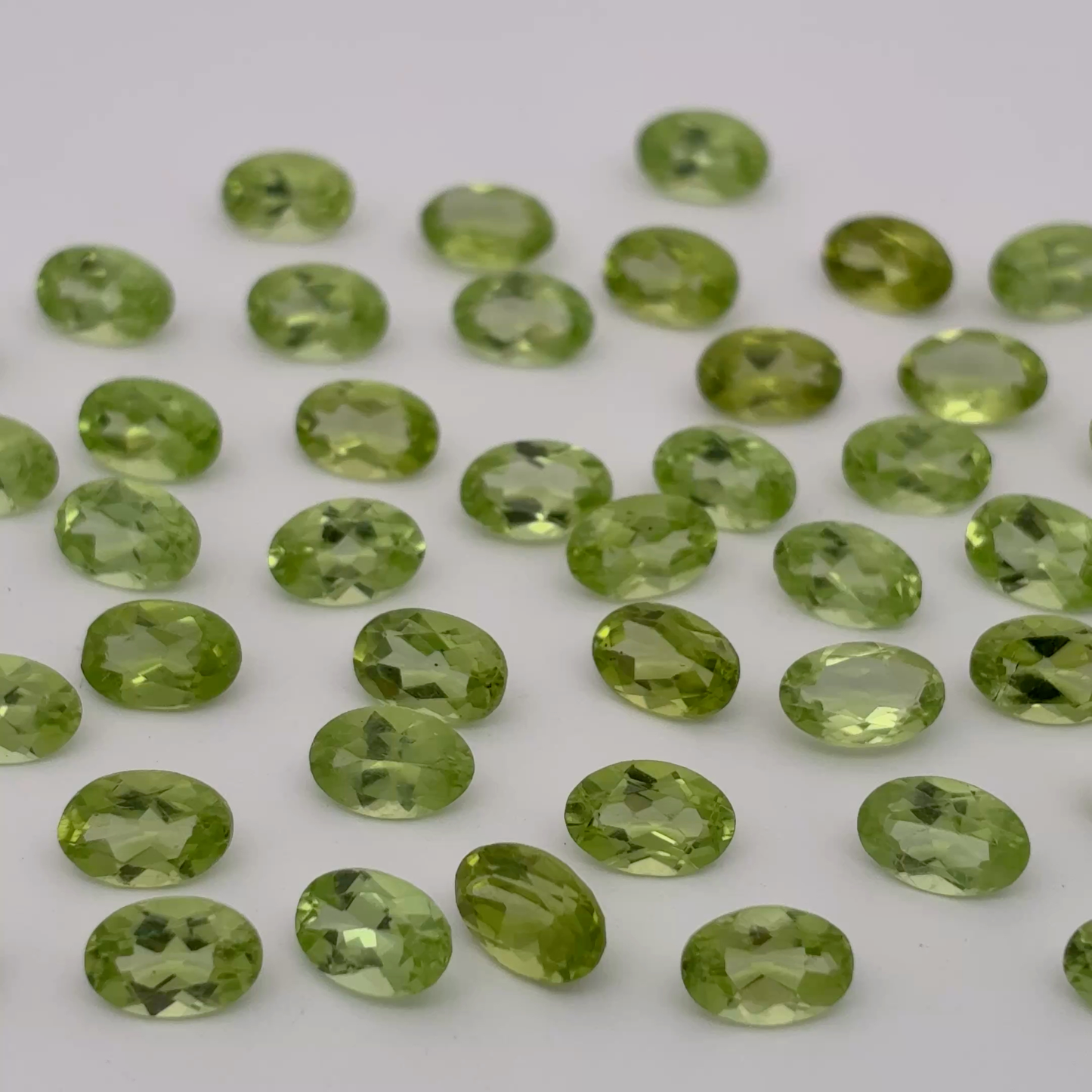 ONE 6x4mm Green Peridot Oval Cut