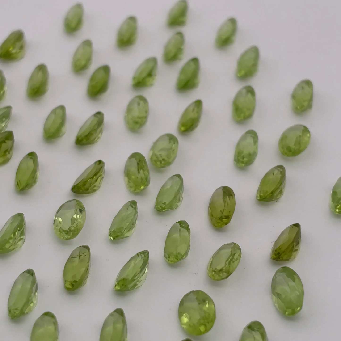 ONE 6x4mm Green Peridot Oval Cut