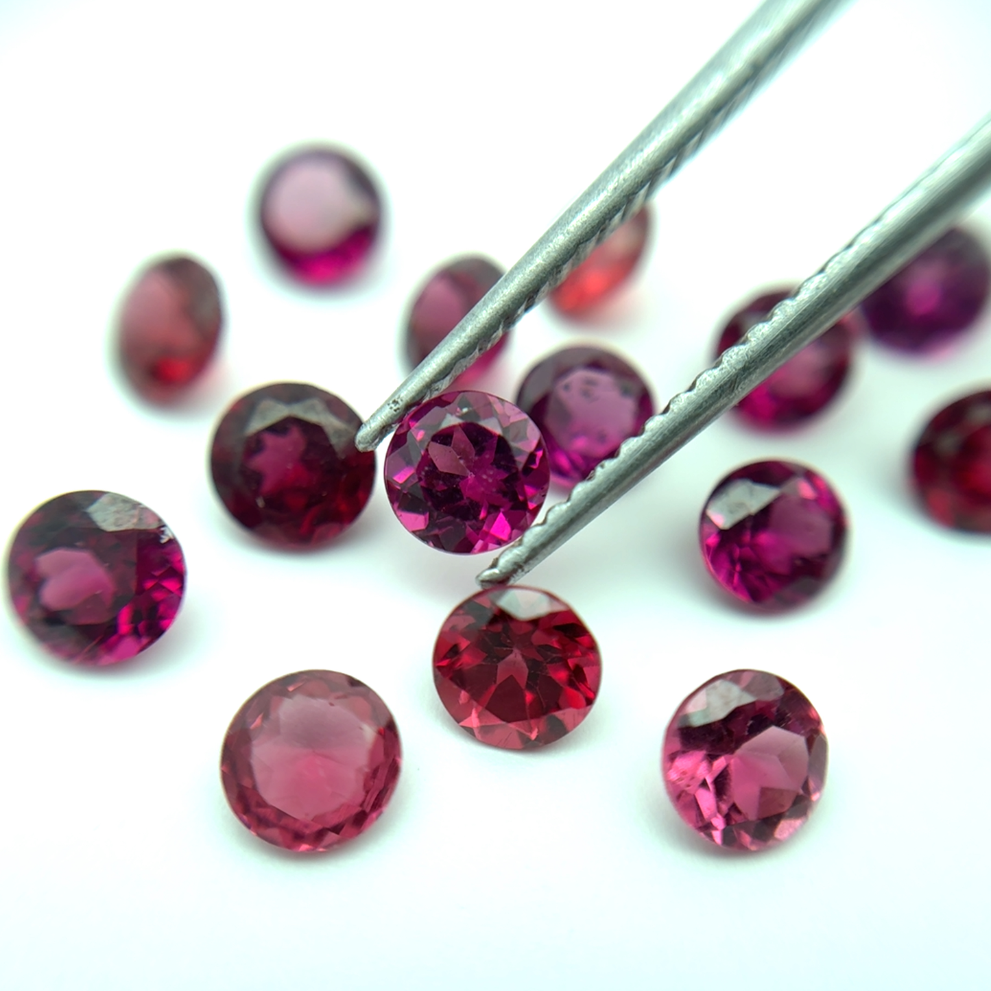 ONE 4mm Purple Garnet Round Cut