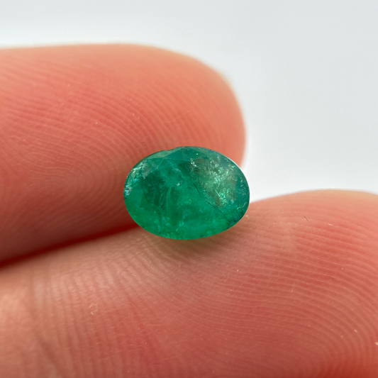 1.41 carat Green Natural Emerald, 7.8x5.7mm Oval cut