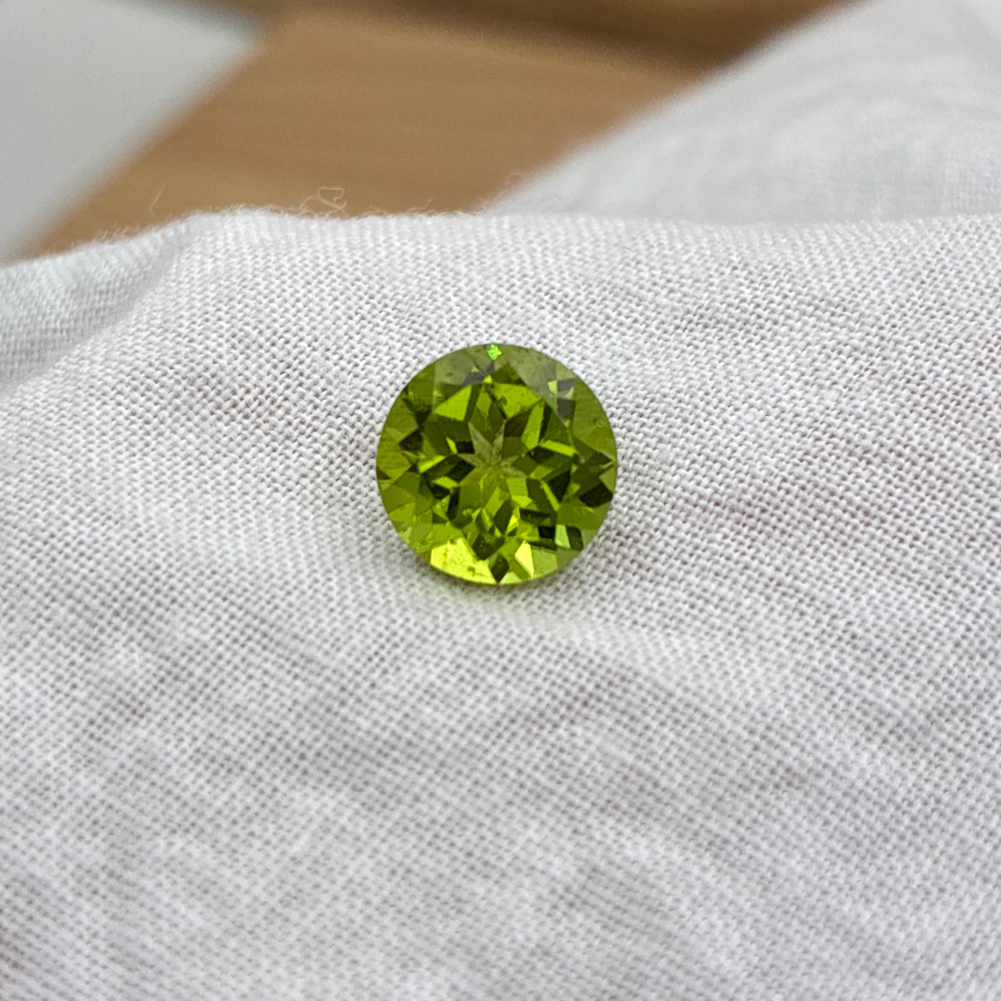 8mm Green Peridot 2 carat Round Cut