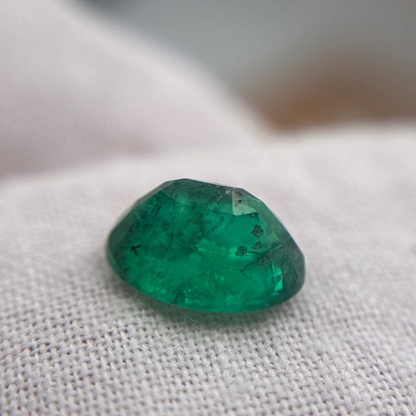 1.19 carat Natural Green Emerald 8x5mm Oval