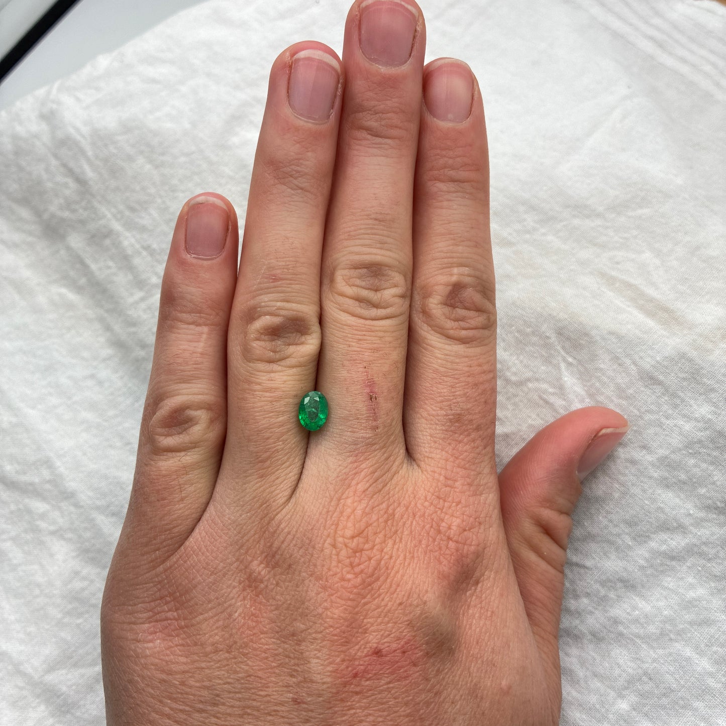 0.84 carat Natural Green Emerald, 6.5x5.2mm