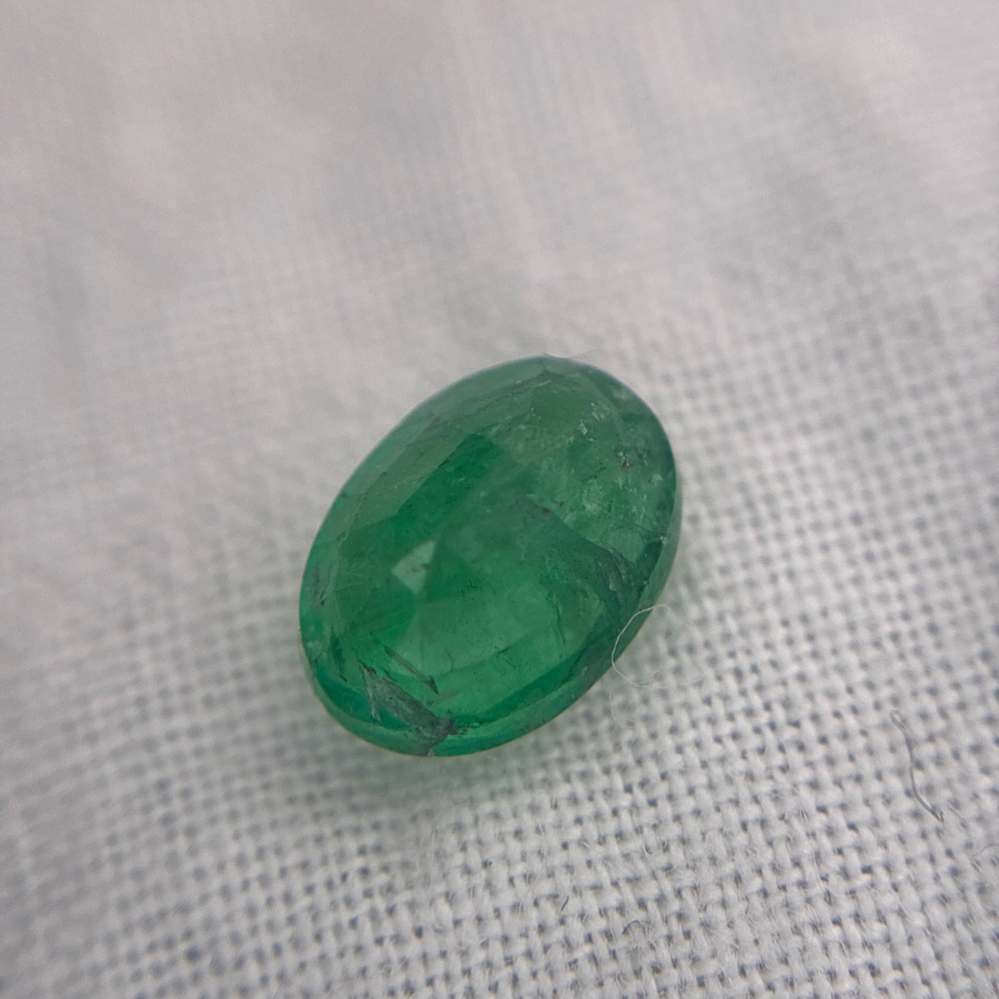 0.84 carat Natural Green Emerald, 6.5x5.2mm