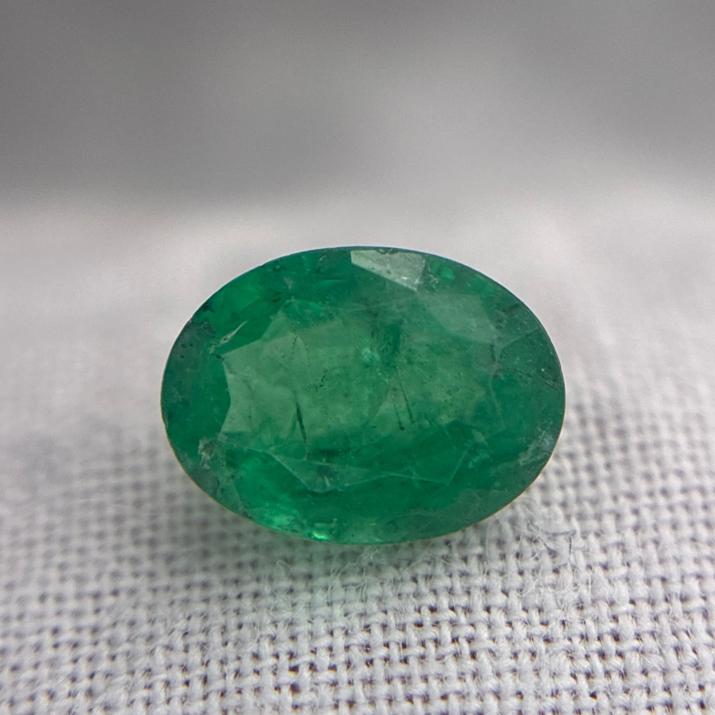 0.84 carat Natural Green Emerald, 6.5x5.2mm