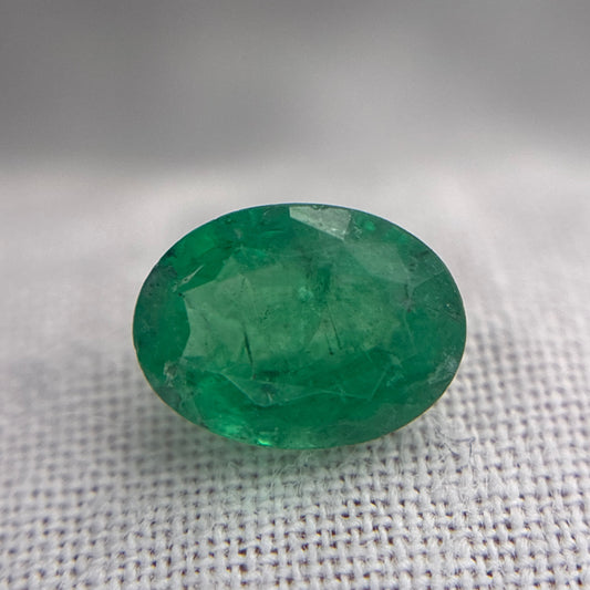 0.84 carat Natural Green Emerald, 6.5x5.2mm
