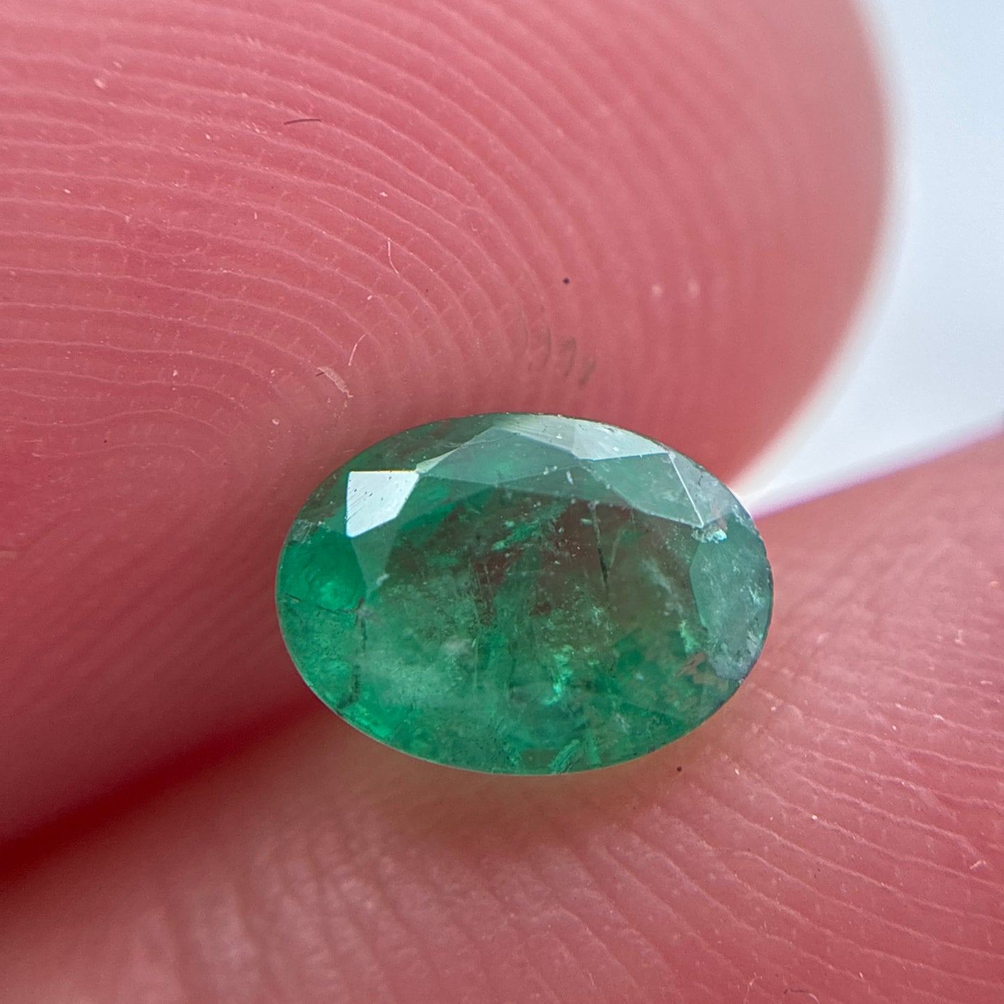 0.84 carat Natural Green Emerald, 6.5x5.2mm