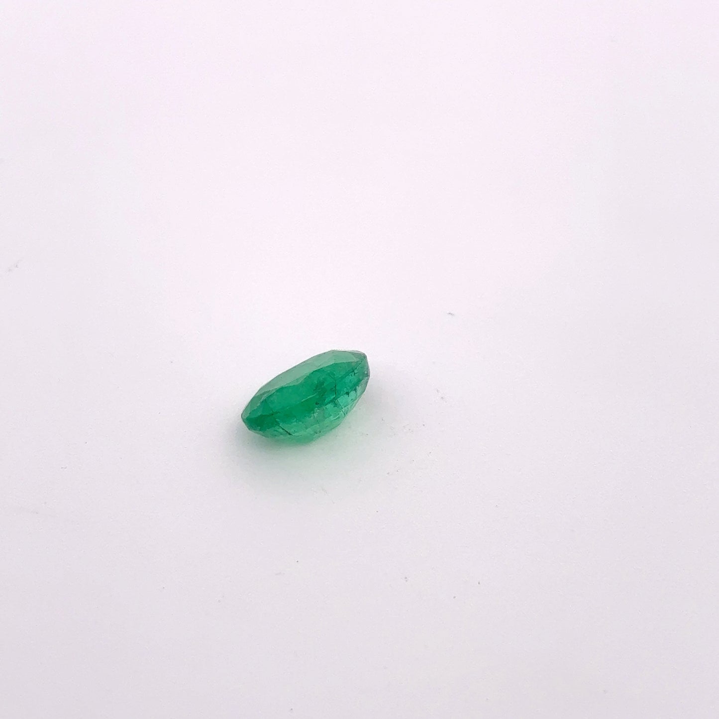 0.84 carat Natural Green Emerald, 6.5x5.2mm