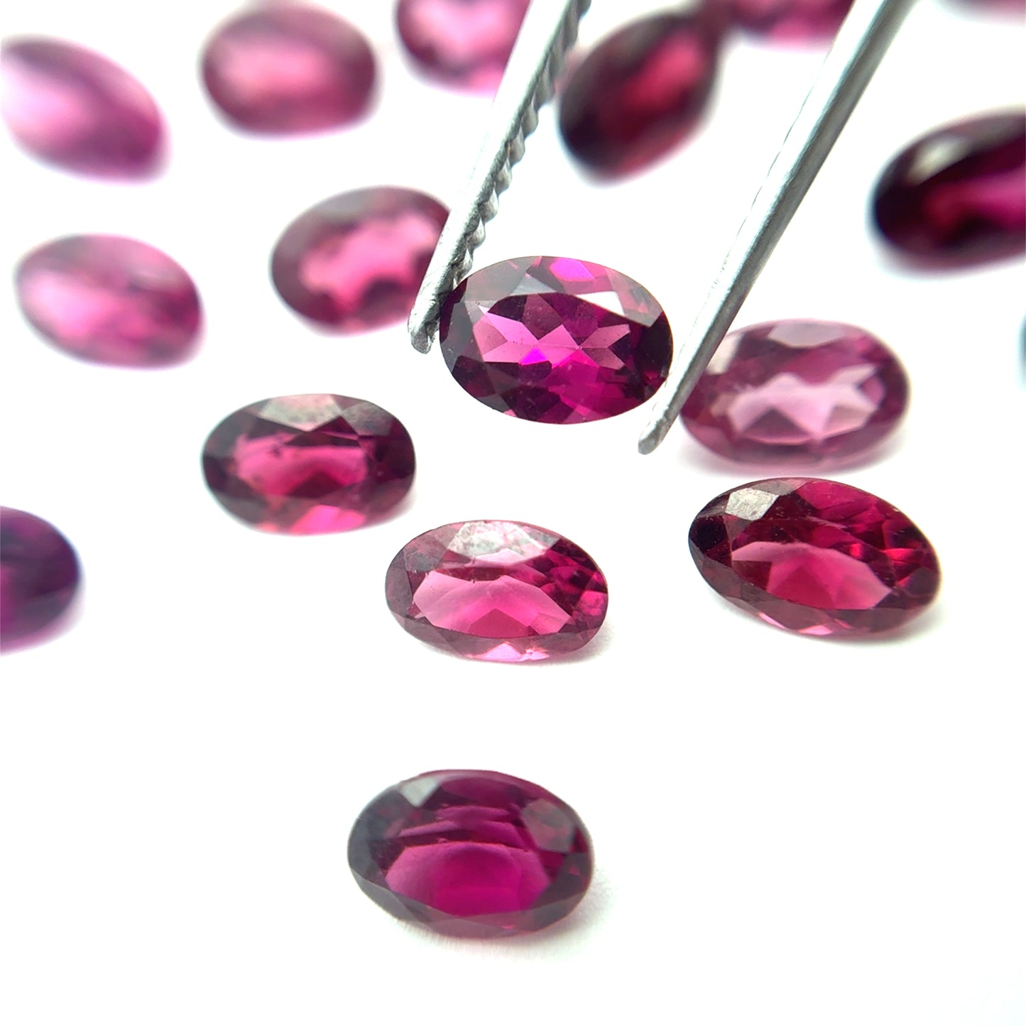 ONE 6x4mm Purple Garnet Oval Cut, Facet Loose Gemstone, 0.5 carat Rhodolite Garnet