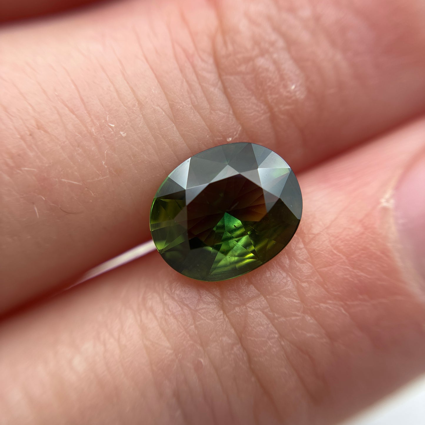 2 carat Green Sapphire 9.25x7.72mm Oval Cut, Heat Treated