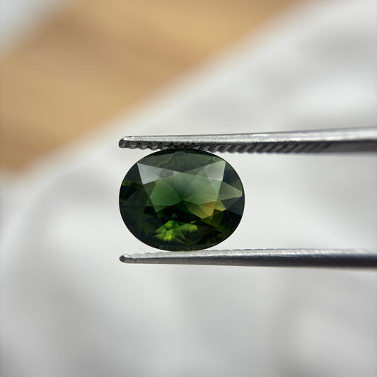 2 carat Green Sapphire 9.25x7.72mm Oval Cut, Heat Treated